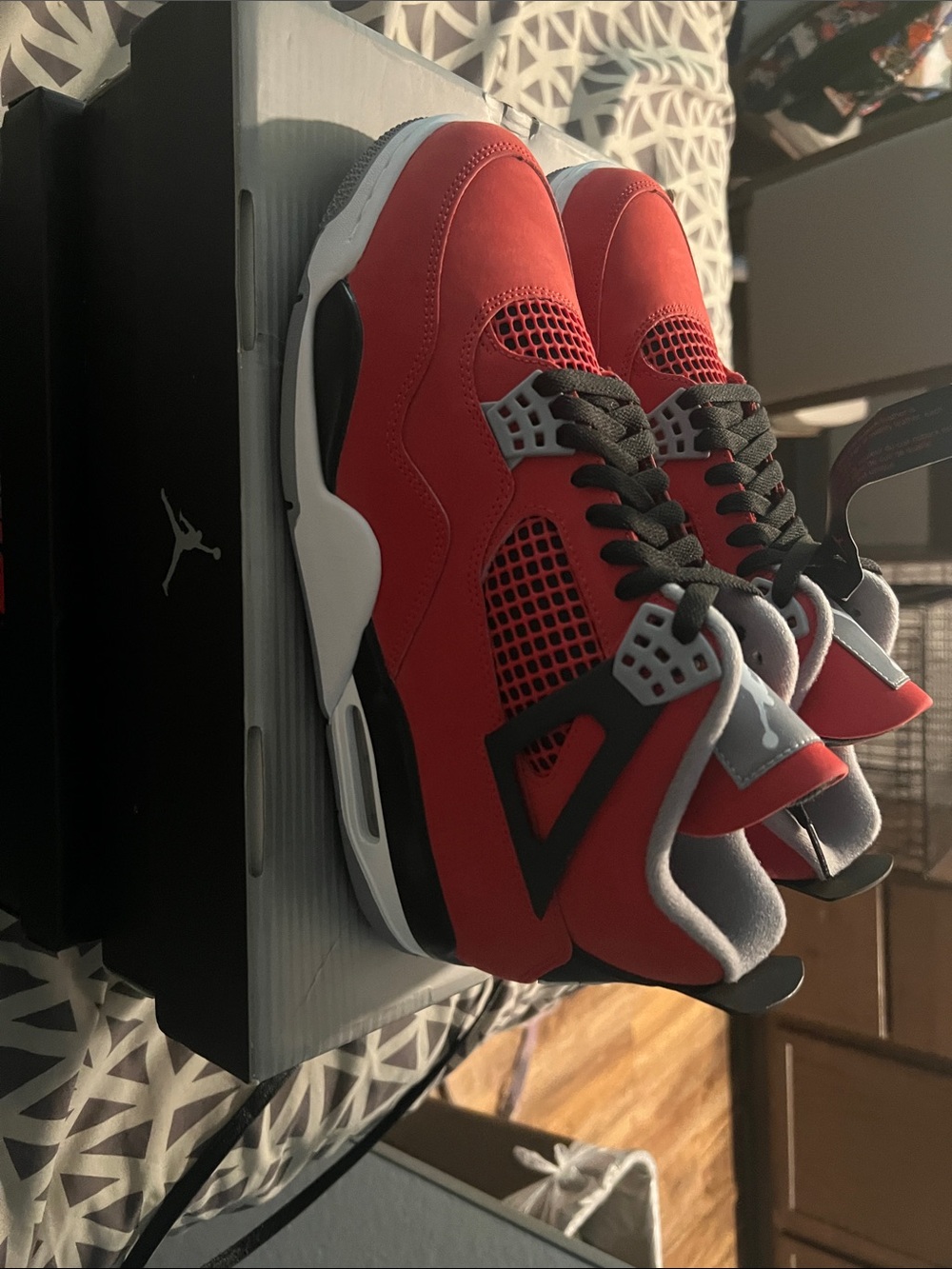 Men’s 10.5 retro 4 - Jordan